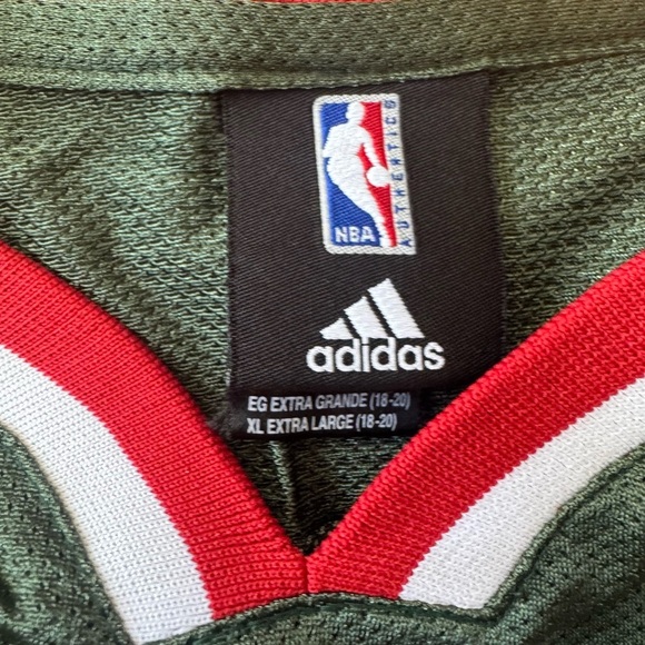 VTG Milwaukee Bucks #22 Michael Redd Adidas Youth Jersey Size: XL (18-20) - Picture 4 of 5